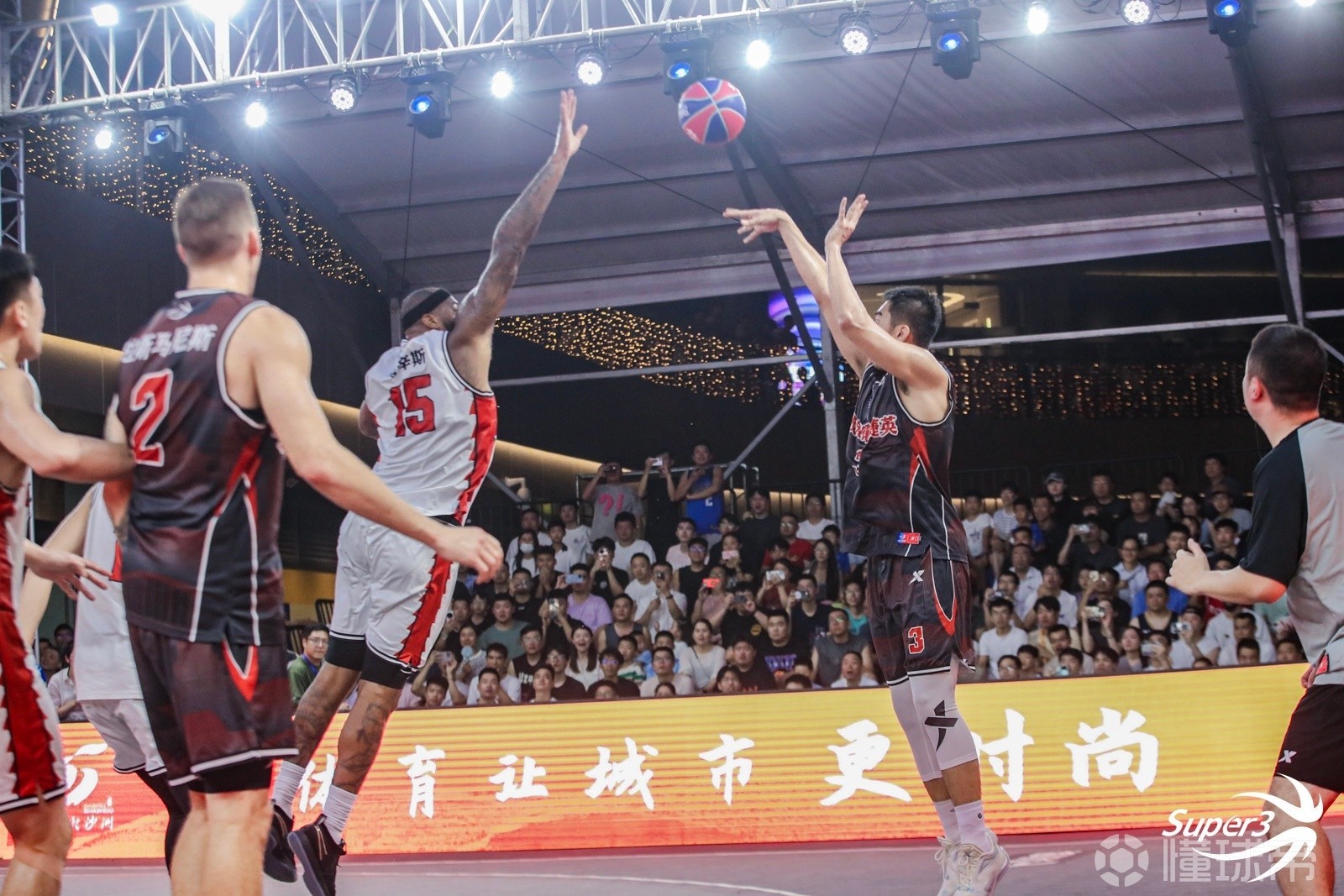 FIBA三篮官方晒精彩瞬间：这里是禁飞区，吴星锐献上空中封盖的简单介绍