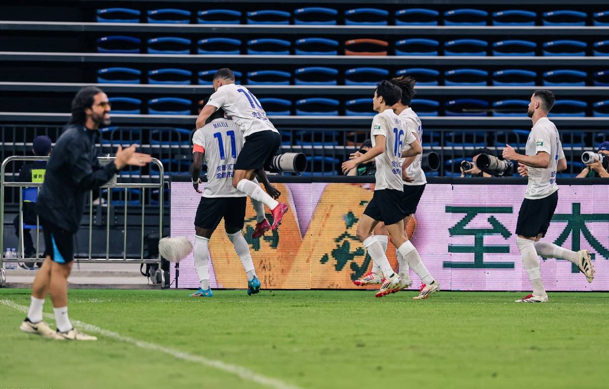中超-刘祝润传射拉布亚德破门英博客场2-0亚泰三连胜